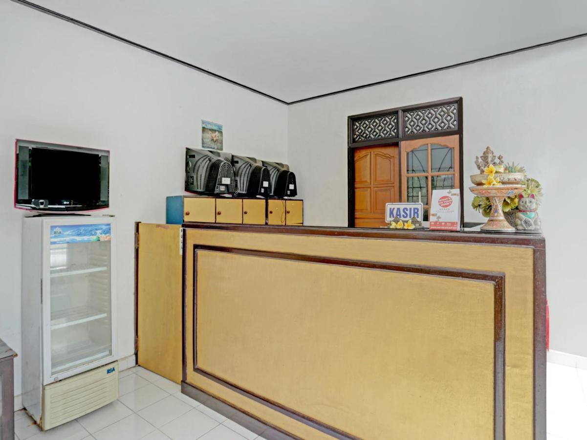 Oyo 3096 Hotel Dewi Warsiki Gilimanuk Buitenkant foto