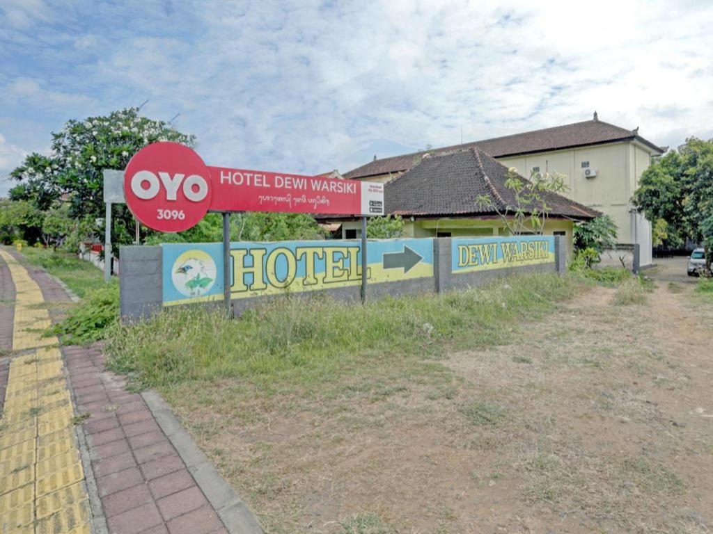 Oyo 3096 Hotel Dewi Warsiki Gilimanuk Buitenkant foto